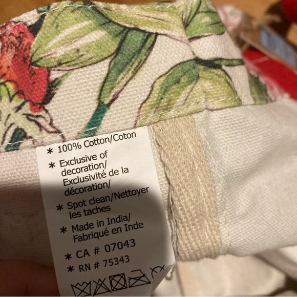 Begonia Market Reusable Tote Strawberries Pattern - Picture 6 of 6